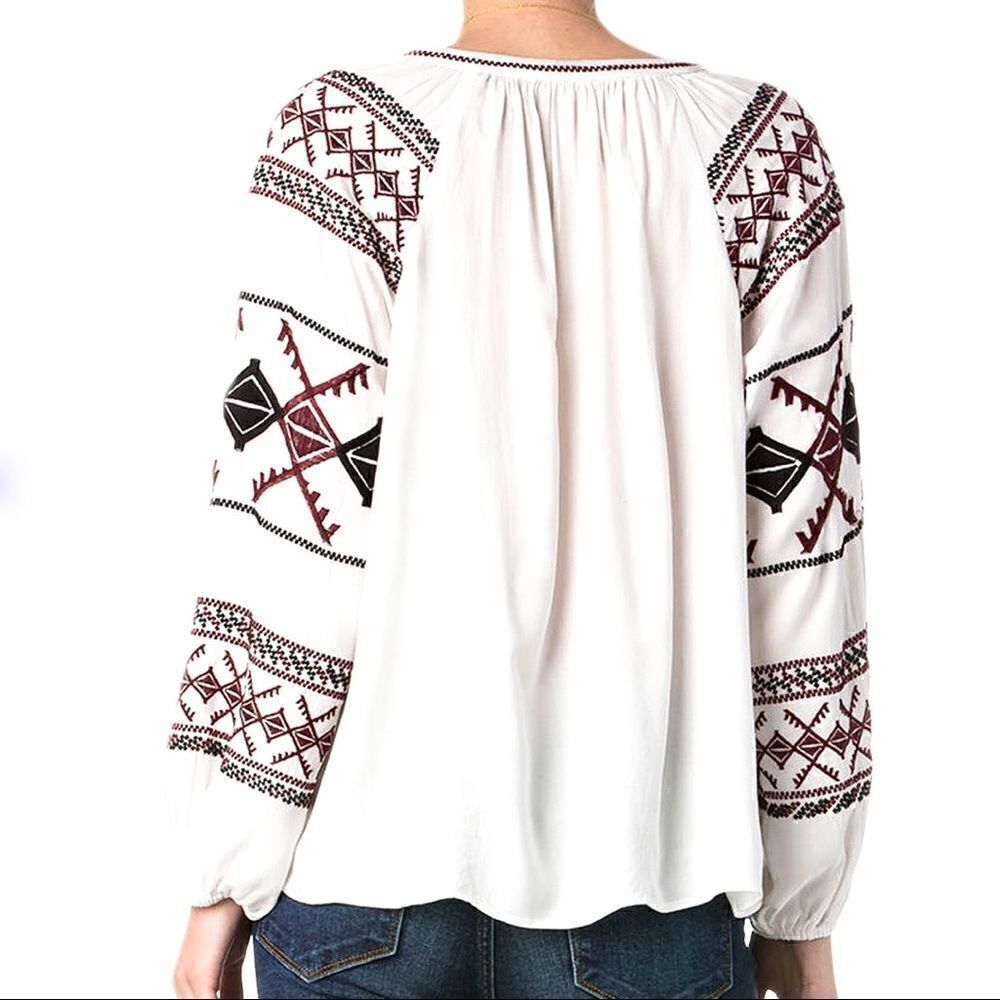 NWT Miss Me Embroidered Peasant Top - Picture 2 of 3